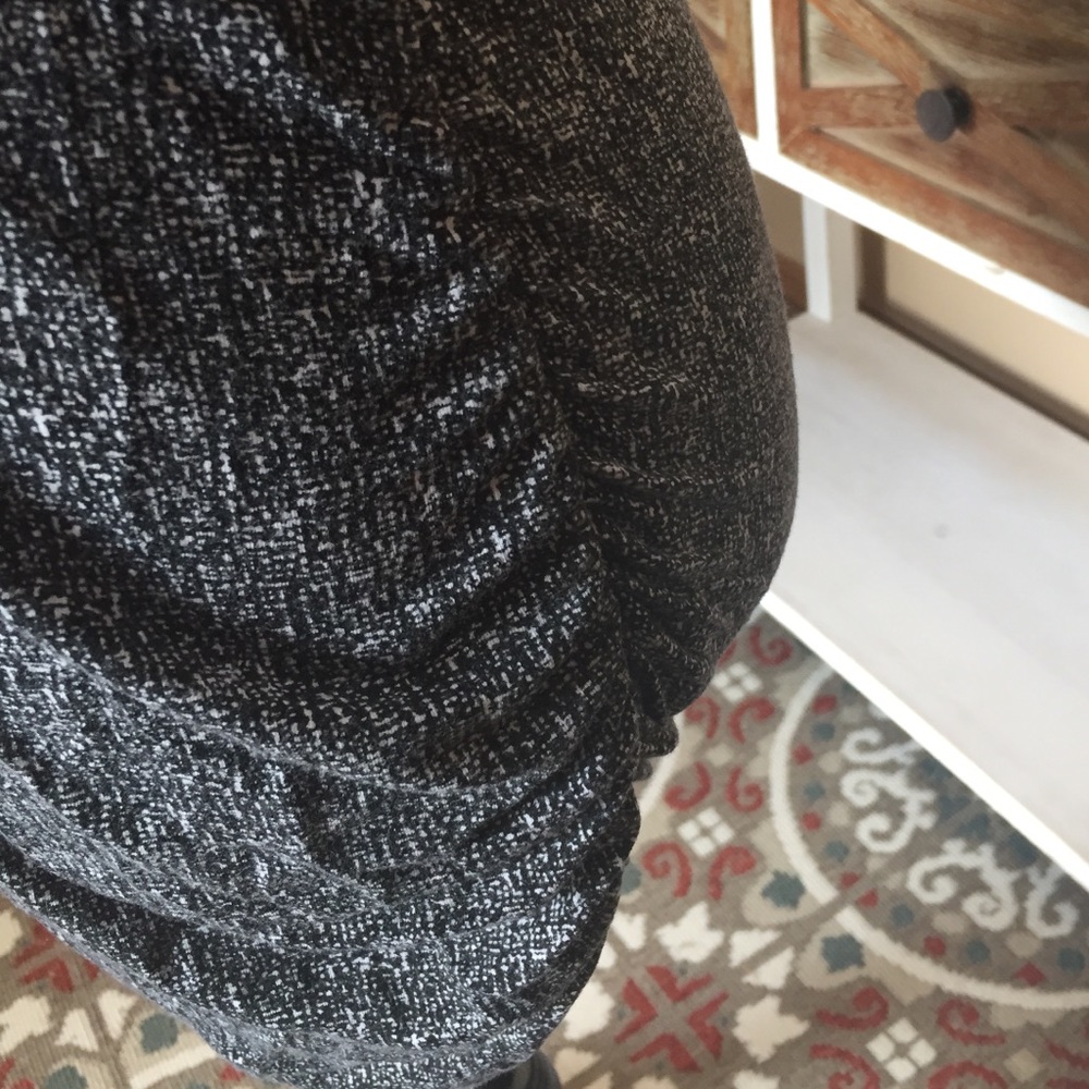 A Pea In The Pod printed maternity top - Picture 2 of 4
